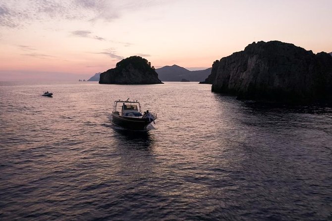 1.5-Hour Amalfi Sunset Cruise – Private Tour with Prosecco - From Positano to the open coast