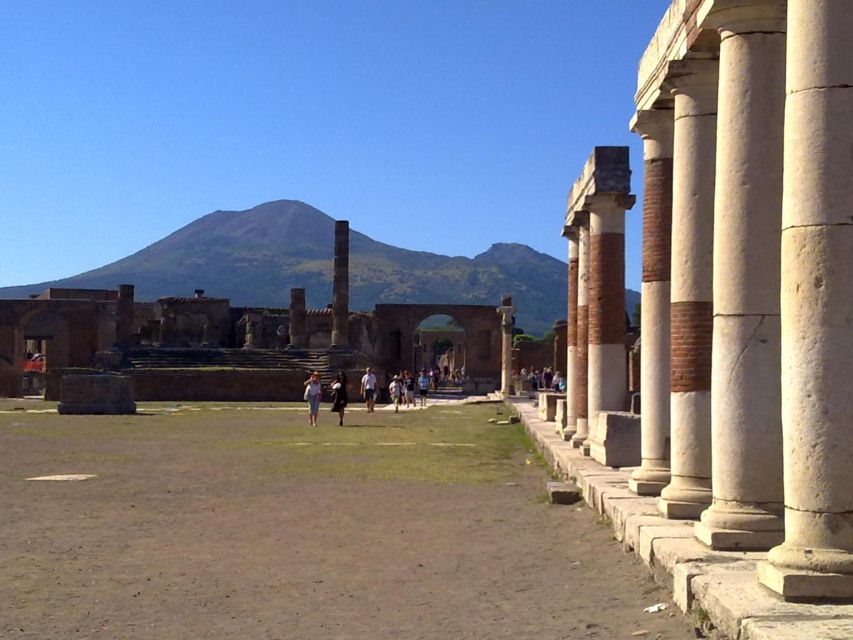 2-Hour Private Walking Tour of Pompeii - Private tour, small group, and guide languages
