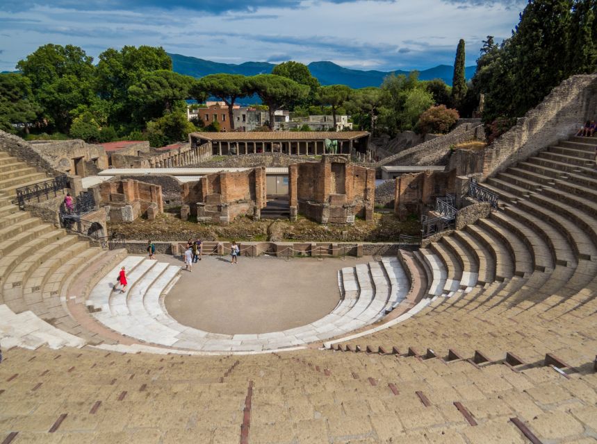2-Hour Private Walking Tour of Pompeii - Walking the basalt roads of an ancient town