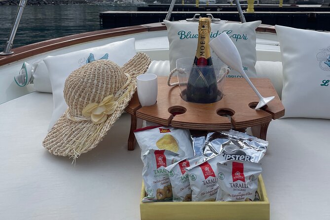2 Hours Guided Sunset Tour of the Island of Capri with Aperitif - What comes with the aperitif