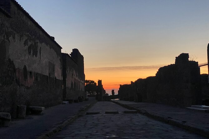 2 Hours Pompeii Group Tour with Archaeologist Guide and Skip the Line - Meeting at Piazza Esedra and getting inside