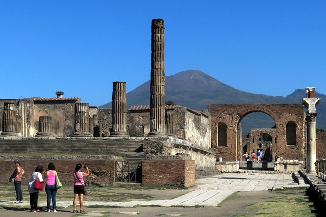 2 hours Pompeii Tour with Local Historian - Ticket Included - Entering the Pompeii Archaeological Park