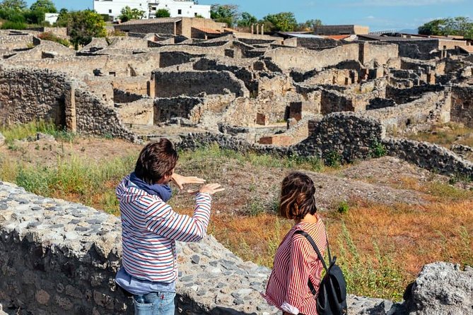 2 Hours Private Walking Tour in Pompeii with an Archaeologist - A Roman fast-food counter and Pompeii’s working life