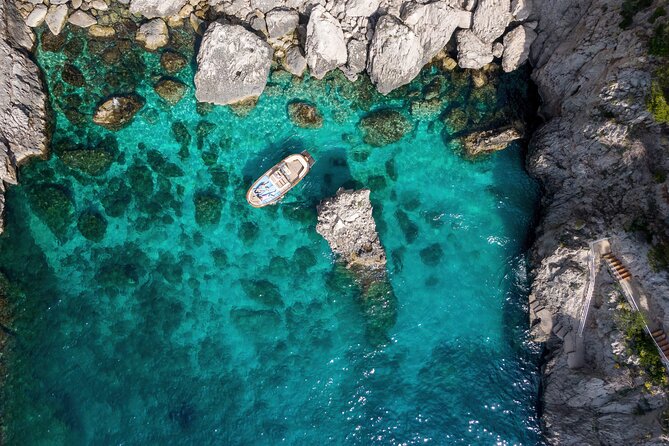 3-hour private boat tour of Capri - The Faraglioni in ten memorable minutes