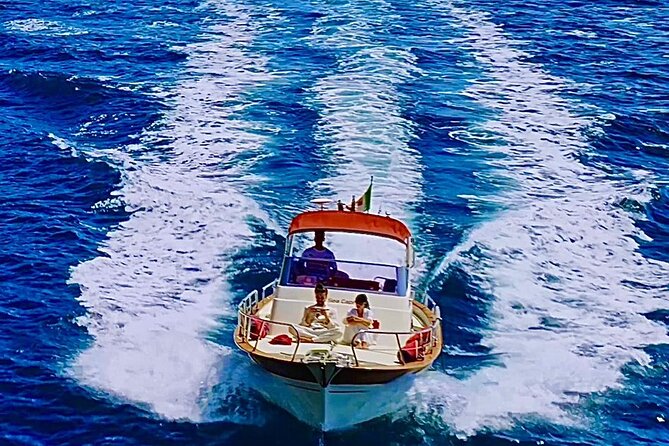 3-hour private boat tour of the island of Capri - Why Capri looks better from a private boat