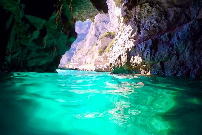 3-hour private boat tour of the island of Capri - Marina Piccola and the first swim