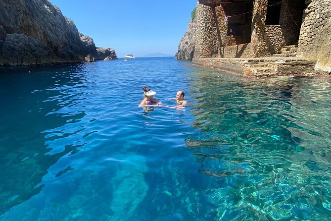 3-hour private boat tour of the island of Capri - Faraglioni: Capri’s essential photo stop