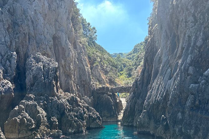 3 hour private boat tour on the island of Capri - Why a private boat is a smart way to see Capri