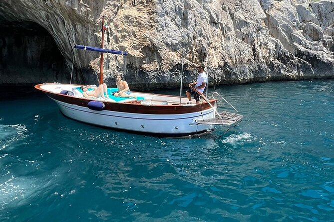 3 hour private boat tour on the island of Capri - Passing beneath the Faraglioni arch
