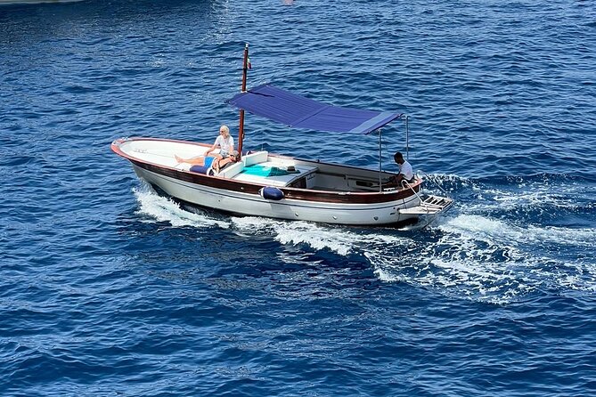 3 hour private boat tour on the island of Capri - The Blue Grotto requires extra time and money