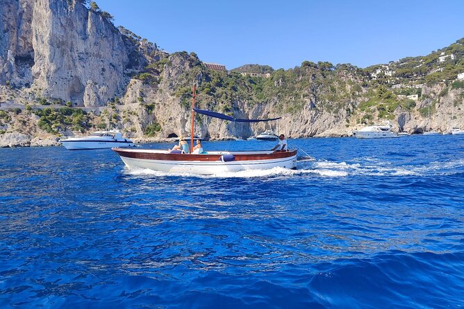 4 Hour Private Boat Tour of Capri - Why a private boat is a smart way to see Capri