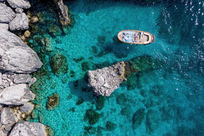 4 Hours Private Boat Tour of Capri - Anacapri by sea, a quieter final stretch