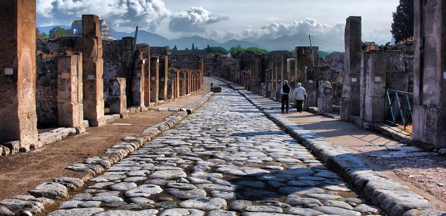 4H Pompeii Private Tour with Villa Dei Misteri included - Pompeii’s streets, houses, and public spaces