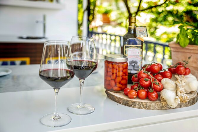 5 Wine Tastings with Typical Products in Sorrento Coast - Extra virgin olive oil takes the first pour