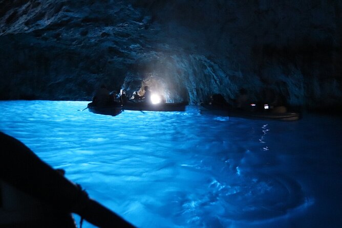 All-Inclusive Capri and Anacapri with Blue Grotto Visit - Capri town, the Piazzetta, and Via Camerelle