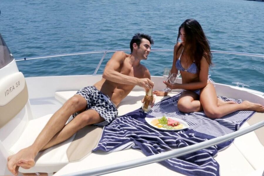 Amalfi: boat rental no license - Choosing Between Capri and the Amalfi Coast