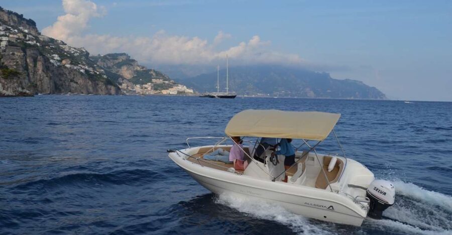 Amalfi coast: Rent boats in Salerno without license - Key points to know before booking