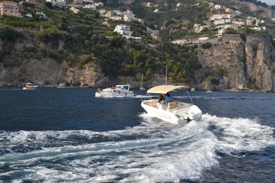 Amalfi coast: Rent boats in Salerno without license - Steering without a license