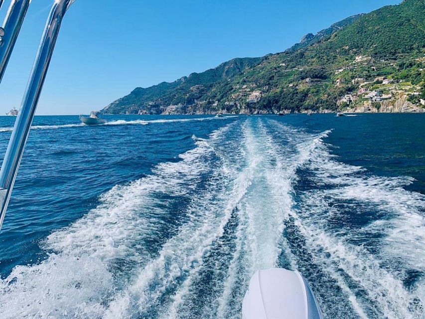 Amalfi coast: Rent boats in Salerno without license - The Allegra All 19 and what it feels like aboard