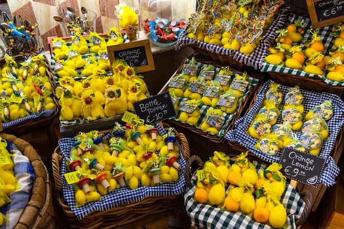 Amalfi Coast Sightseeing Bus Tour from Pompeii - Sorrento, 80 minutes for shops and old streets