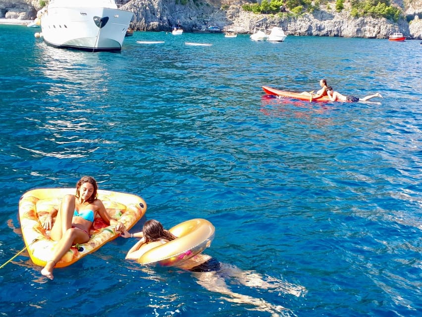 Amalfi coast small-group boat tour w/ drinks & sandwich - One hour in Amalfi