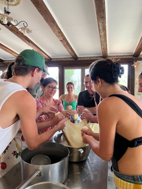Amalfi Cooking class: Tiramisù, mozzarella and Pasta - Stretching mozzarella and understanding fresh dairy