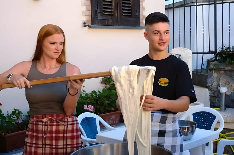 Amalfi: Learn how to make pasta, mozzarella and tiramisù! - Making mozzarella from farm milk