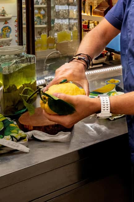 Amalfi: Limoncello Factory Visit with Instructor and Tasting - Learning what makes quality limoncello
