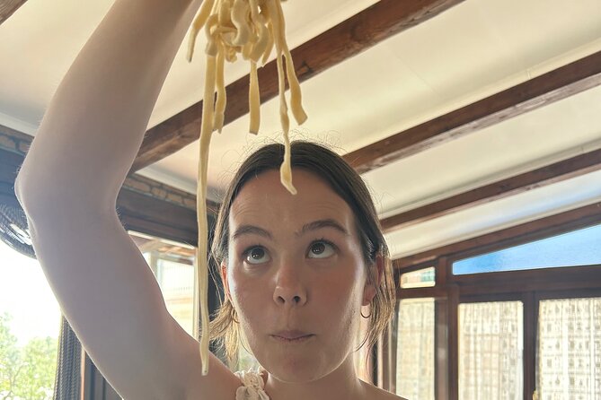 Amalfi: pasta fresca, mozzarella e tiramisù - Making Mozzarella by Hand