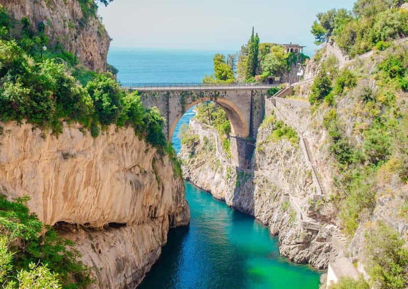 Amalfi: Sunset Boat Tour with Fruit and Drinks - Why the Amalfi Coast looks better from a boat