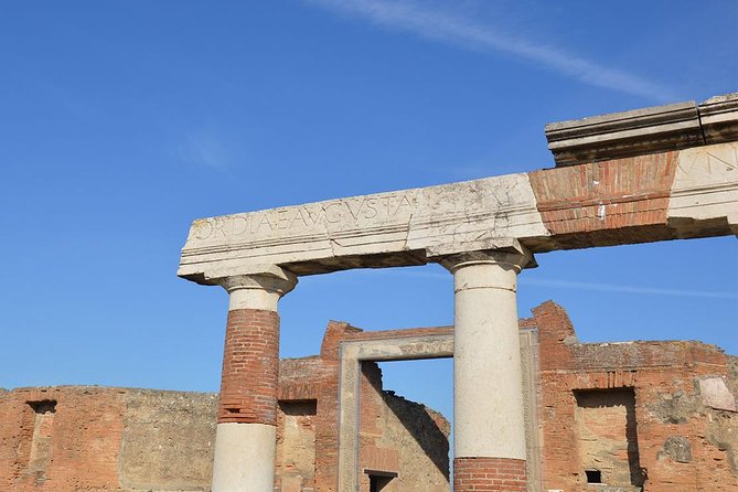 Ancient Pompei in the afternoon - Meeting Glauco at Piazza Immacolata