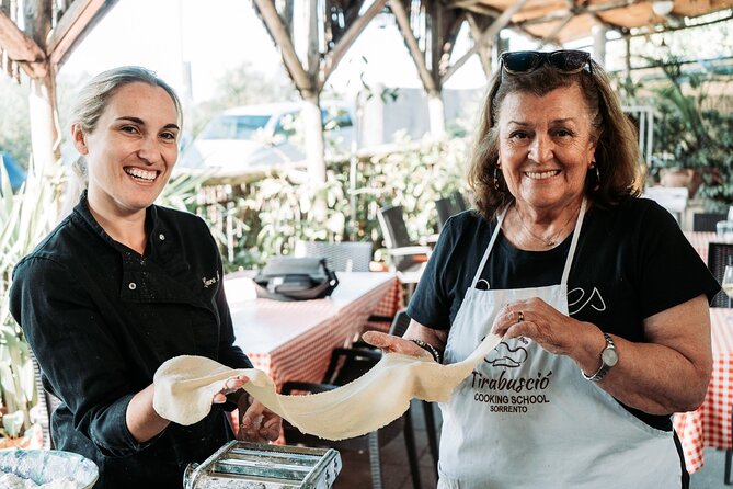 Authentic Pasta Cooking Class in Sorrento with Wine - Starting with mozzarella and olive oil