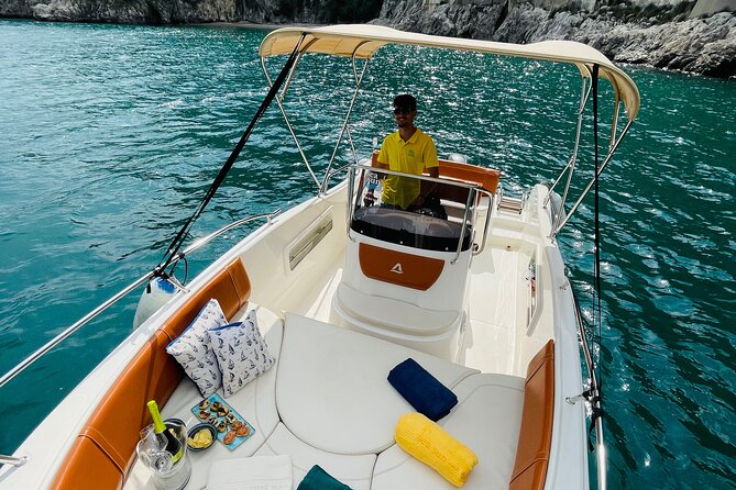 Boat and dinghy rental in Cetara on the Amalfi Coast - Leaving Cetara for Erchie and Maiori