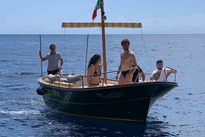 Boat tour of Capri (tour classes 2 hours ) - Coral Cave, White Cave and the Natural Arch