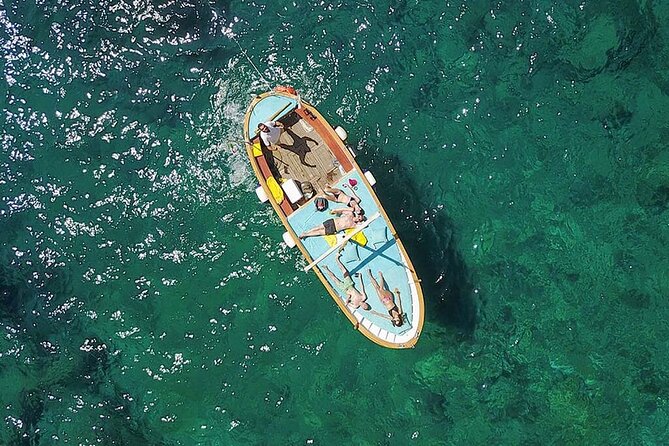 Boat tour of Capri (tour classes 2 hours ) - A ten-minute swim in a quiet bay
