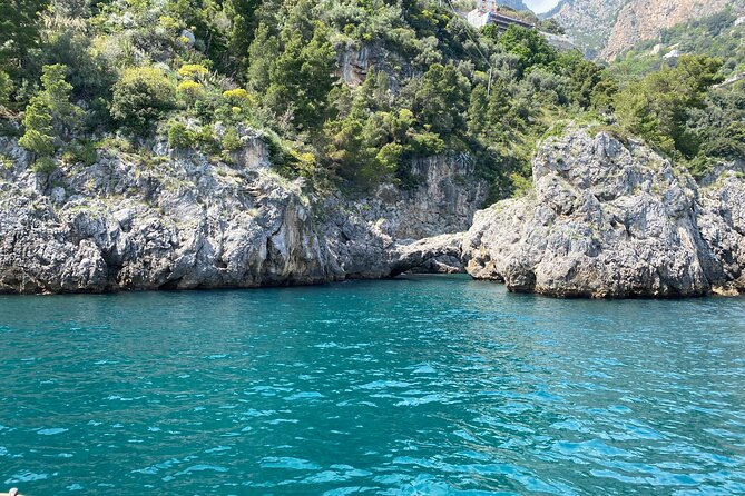 Boat tour of the Amalfi Coast with Aperitif - Amalfi: one hour for the famous town