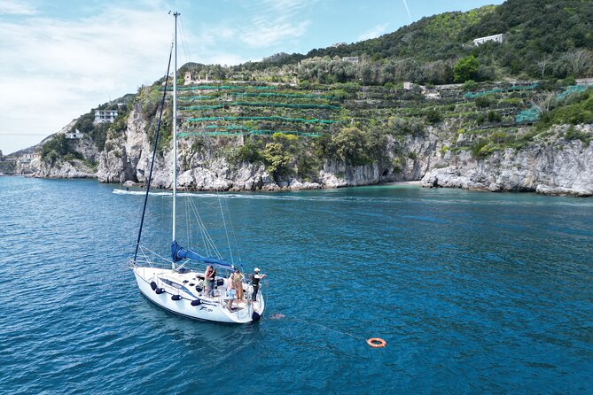 Boat tour of the Amalfi Coast with Aperitif - Sailing back with the engines off