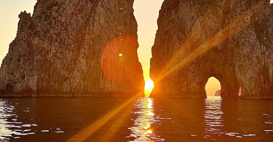 Capri: 2-hour boat tour of the caves and stacks - Key points at a glance