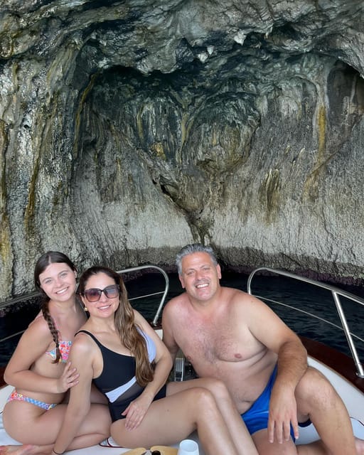 Capri: 2-hour boat tour of the caves and stacks - Booking details worth knowing