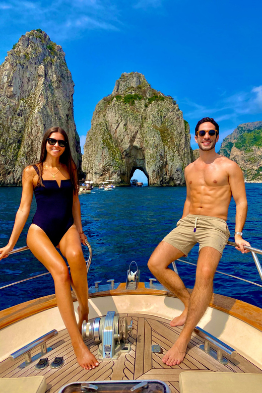 Capri: 2-hour boat tour of the caves and stacks - Swimming in Capri’s clear water