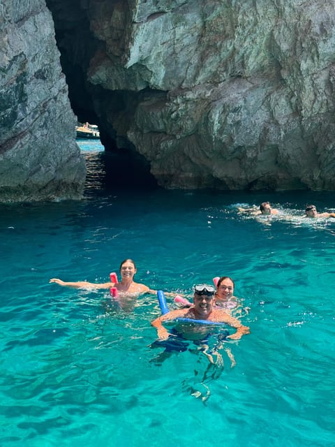 Capri: 2-hour boat tour of the caves and stacks - The guide and the feel of the ride