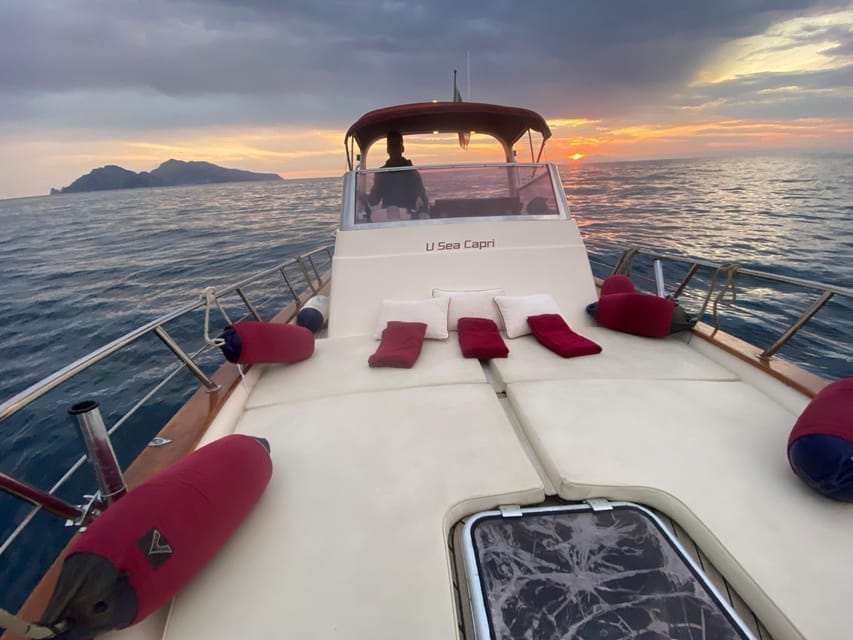 Capri: 2-hour boat tour of the caves and stacks - Setting off from Capri’s tourist port