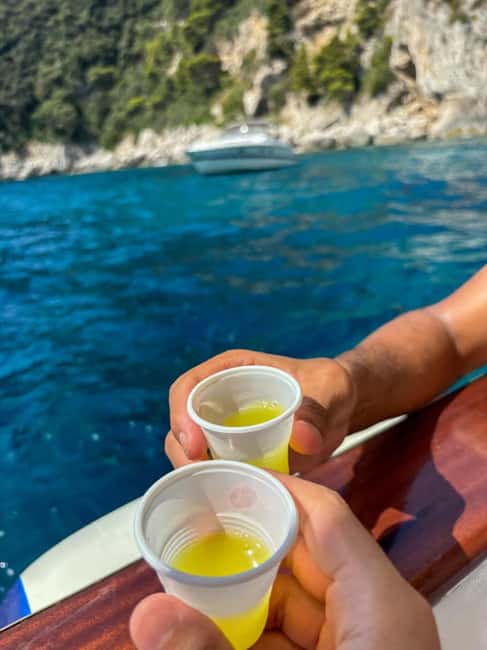Capri: 2-Hours Boat Tour with Swimming, Limoncello and Snack - Arco Naturale, a striking rock window