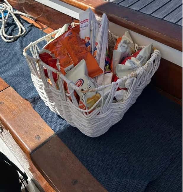 Capri: 2-Hours Boat Tour with Swimming, Limoncello and Snack - Swimming from the boat near the Faraglioni