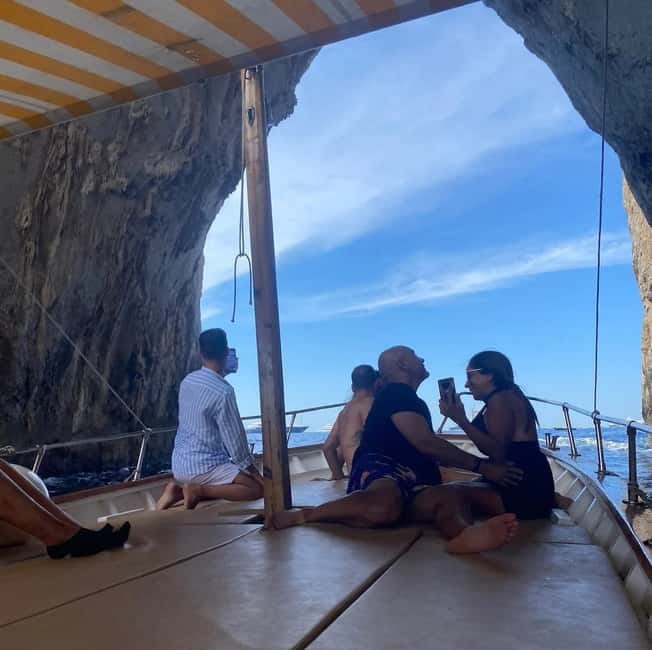 Capri: 2-Hours Boat Tour with Swimming, Limoncello and Snack - Marina Piccola and the southern coast