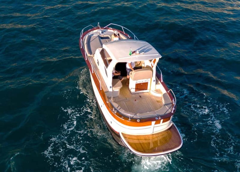 Capri : 2 Hours Private Boat from Capri - Daytime or evening departure: choose your light