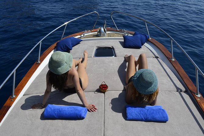 Capri boat excursion - A fast way to see Capri from the sea