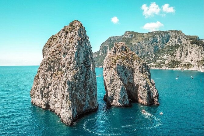 Capri boat excursion - The Faraglioni and the passage under the arch
