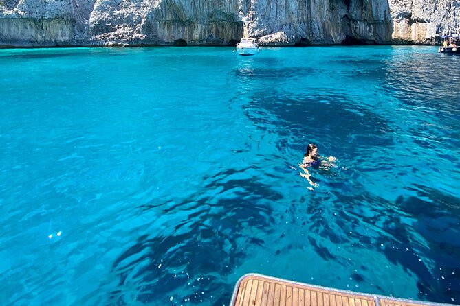 Capri boat excursion - The Blue Grotto decision