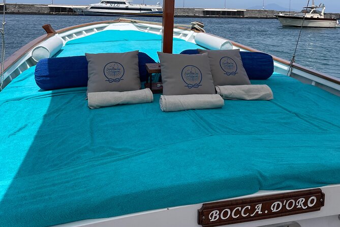 Capri Boat tour in 3 hours - Natural Arch and Villa Malaparte